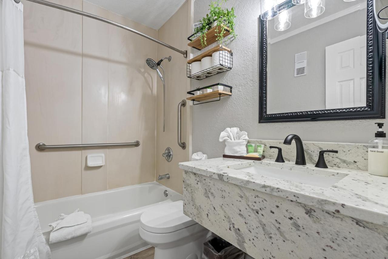 Villa Wake Up To The Ocean Breeze - Enjoy Amazing Views Tampa Esterno foto
